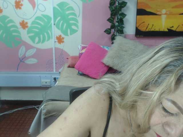 valeria-sexy live cam on BongaCams