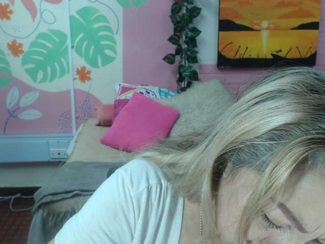 valeria-sexy live cam on BongaCams