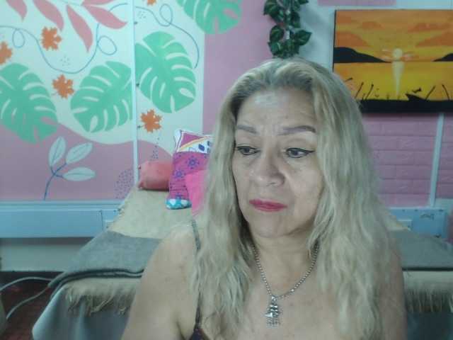 le modèle valeria-sexy est en webcam porno dans un show sur le site bongacams, il possède les tags suivants: Latino/Hispanic,Blonde,Shaved