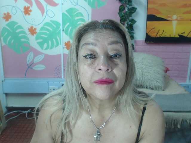 valeria-sexy live cam on BongaCams