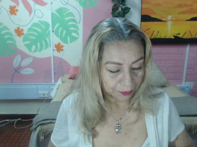 valeria-sexy live cam on BongaCams