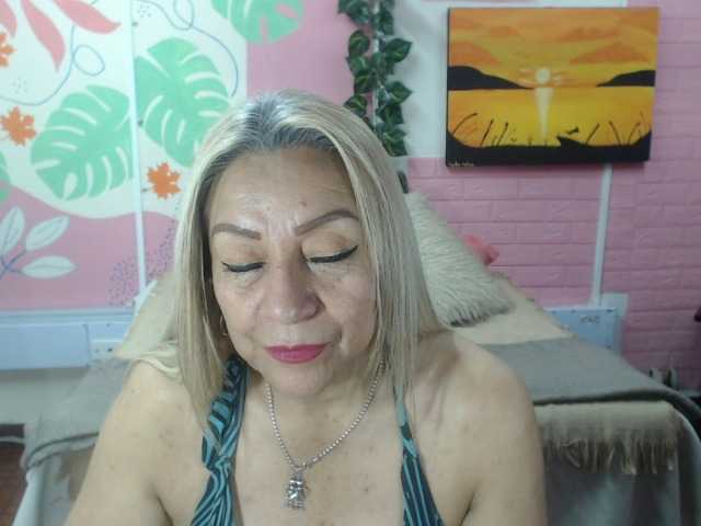 valeria-sexy live cam on BongaCams