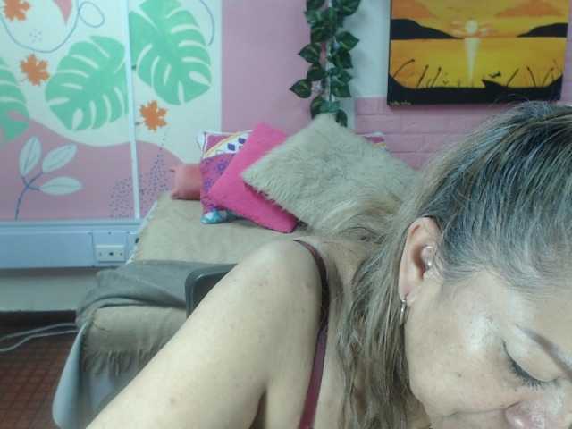 valeria-sexy webcam bongacams model stream image
