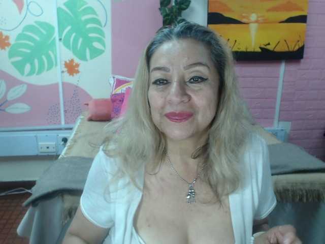 valeria-sexy live cam on BongaCams