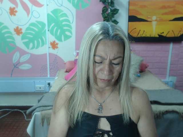 valeria-sexy live cam on BongaCams