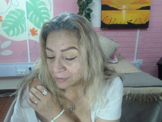 valeria-sexy live cam on BongaCams