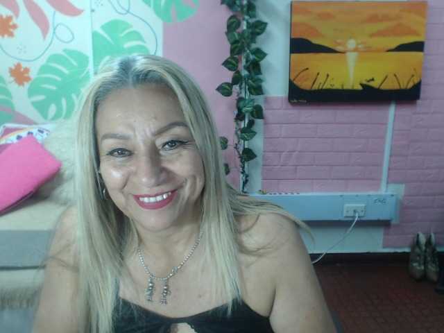 valeria-sexy live cam on BongaCams