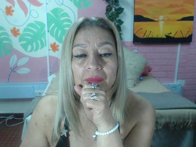 valeria-sexy live cam on BongaCams