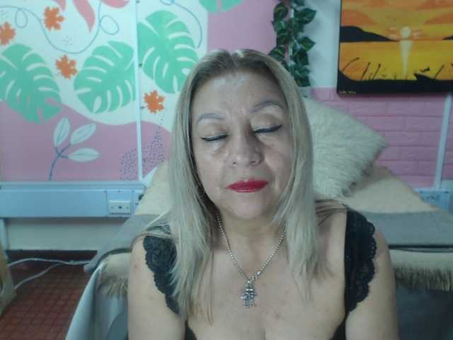 valeria-sexy live cam on BongaCams