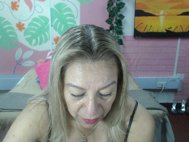 valeria-sexy live cam on BongaCams