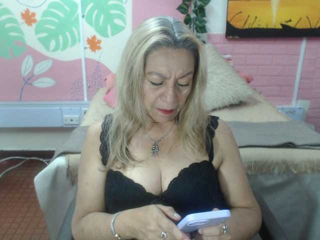 valeria-sexy live cam on BongaCams