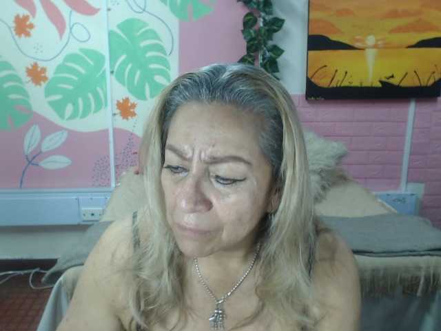 valeria-sexy live cam on BongaCams