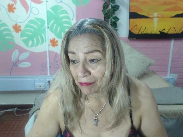 valeria-sexy live cam on BongaCams