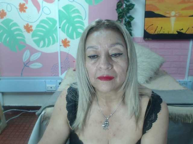 valeria-sexy live cam on BongaCams