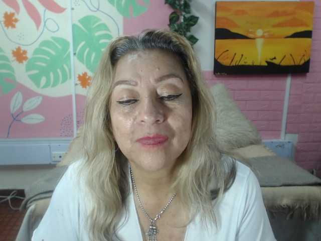 valeria-sexy live cam on BongaCams
