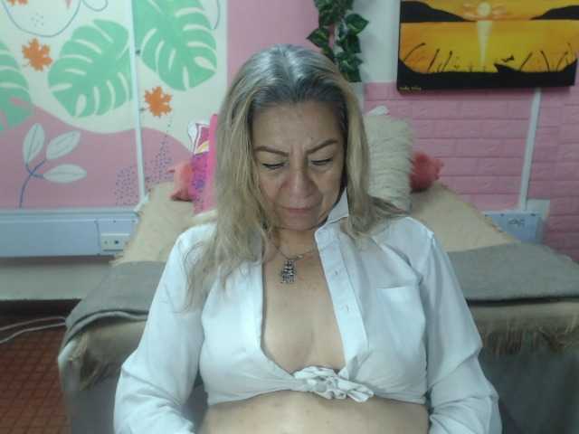 valeria-sexy live cam on BongaCams