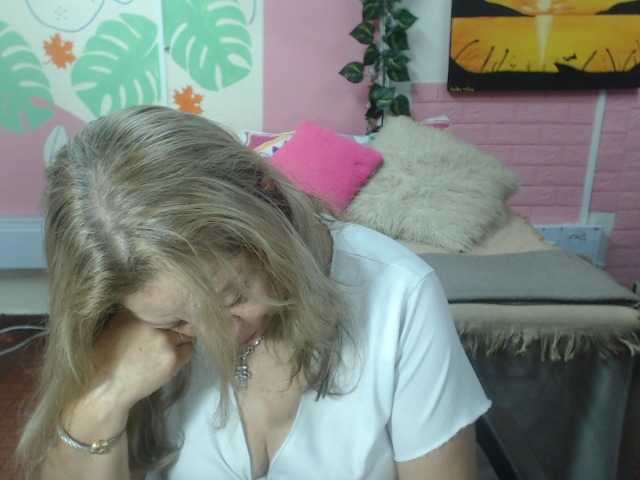 valeria-sexy live cam on BongaCams