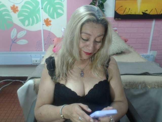 valeria-sexy live cam on BongaCams