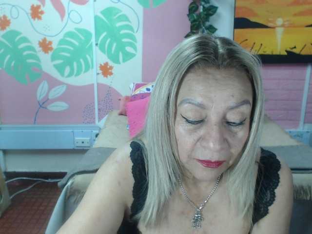 valeria-sexy live cam on BongaCams