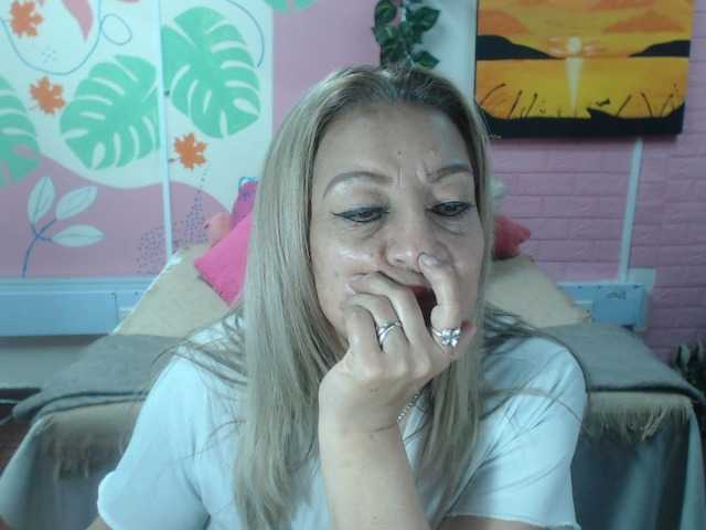 valeria-sexy live cam on BongaCams