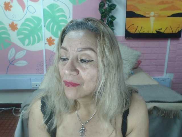 valeria-sexy live cam on BongaCams