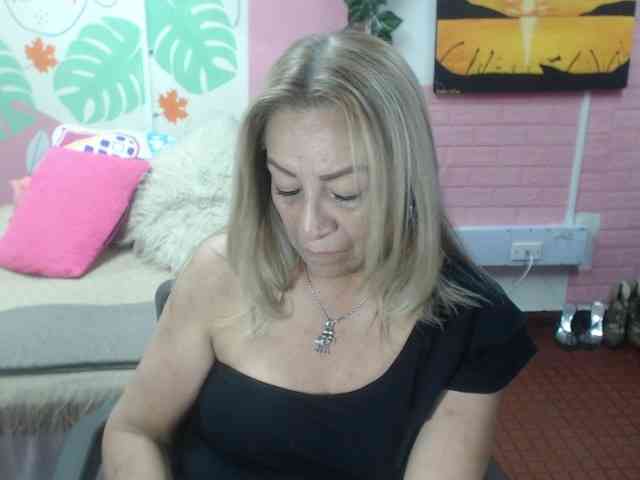 valeria-sexy valeria-sexy