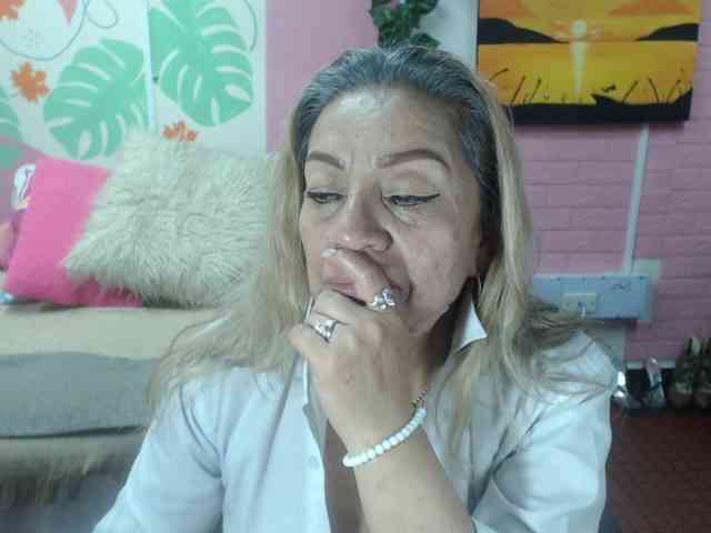 valeria-sexy valeria-sexy