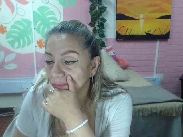 valeria-sexy valeria-sexy