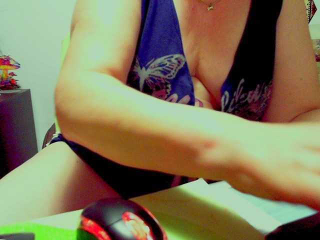 Vyka-Vyka live cam on BongaCams