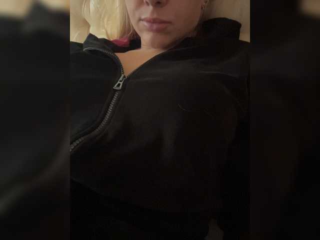 le modèle AlisaKisa555 est en webcam porno dans un show sur le site bongacams, il possède les tags suivants: White/Caucasian,Blonde,Shaved
