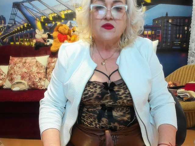 StarMarmelada's BongaCams show and profile