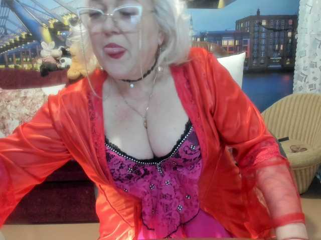 StarMarmelada's BongaCams show and profile