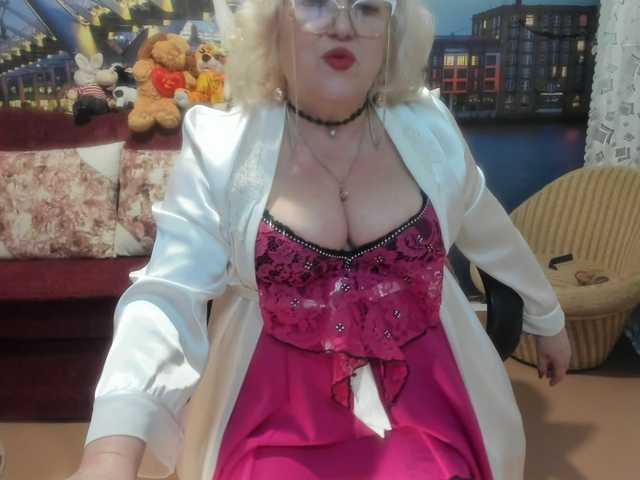 StarMarmelada's BongaCams show and profile