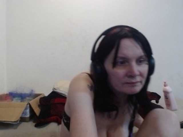 hotmodel1984 live cam on BongaCams