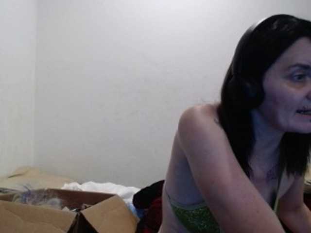 hotmodel1984 live cam on BongaCams