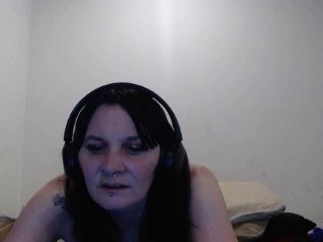 hotmodel1984 live cam on BongaCams