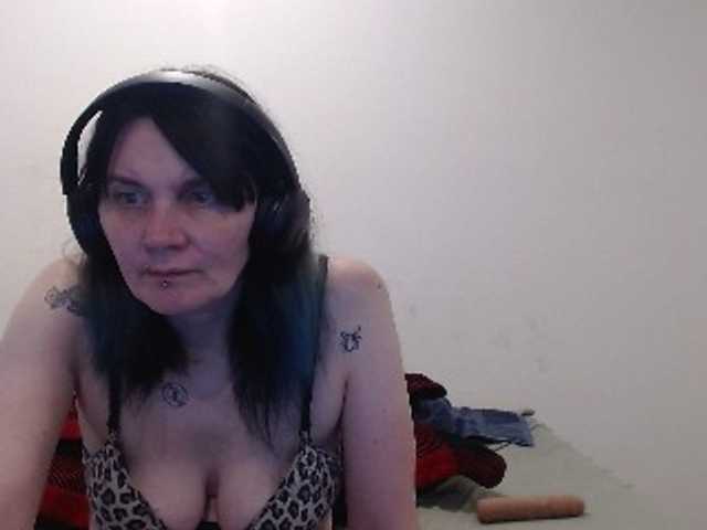 hotmodel1984 live cam on BongaCams