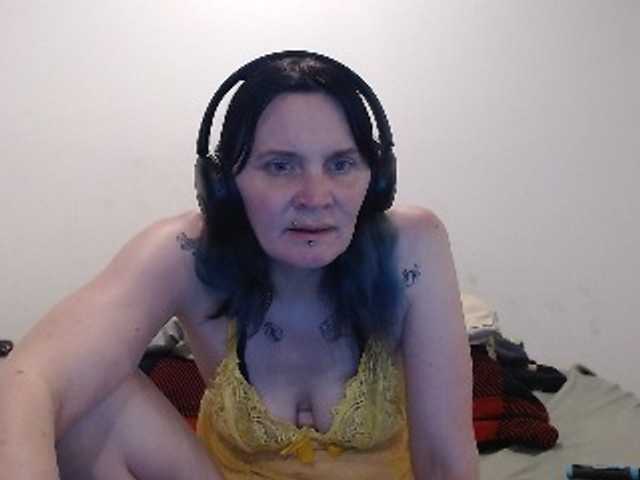 hotmodel1984 live cam on BongaCams