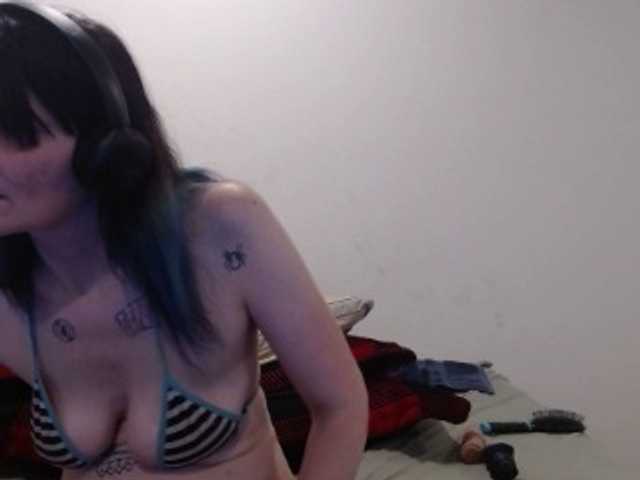 hotmodel1984 live cam on BongaCams