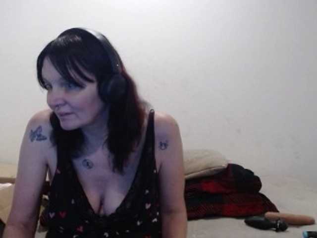 hotmodel1984 live cam on BongaCams