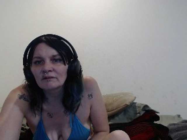 hotmodel1984 live cam on BongaCams