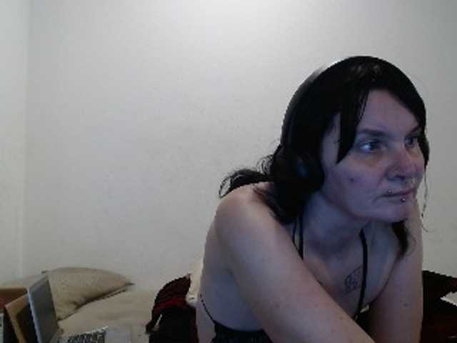 hotmodel1984 live cam on BongaCams