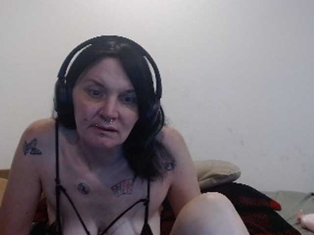 hotmodel1984 live cam on BongaCams