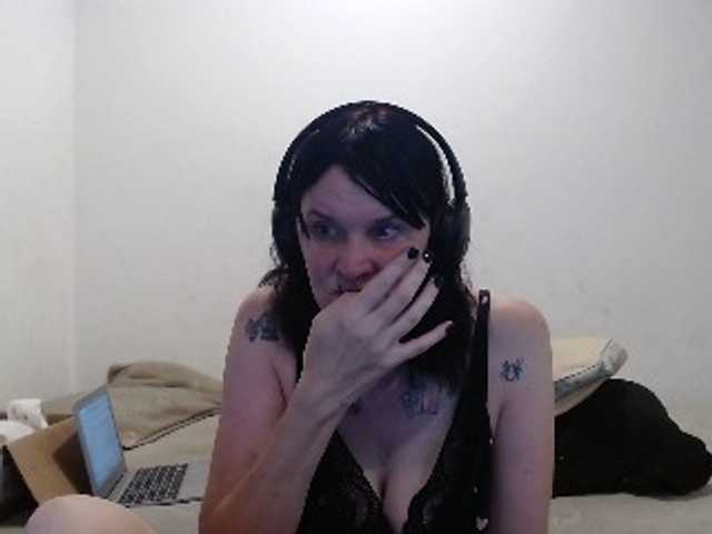 hotmodel1984 live cam on BongaCams
