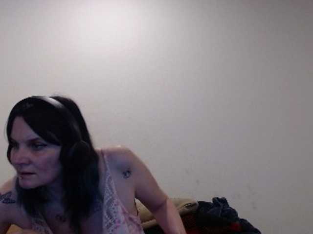 hotmodel1984 live cam on BongaCams