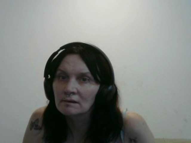 hotmodel1984 live cam preview