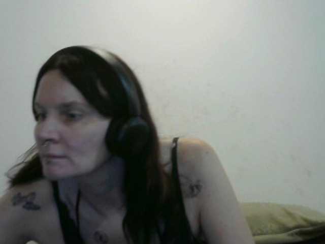 hotmodel1984 live cam preview