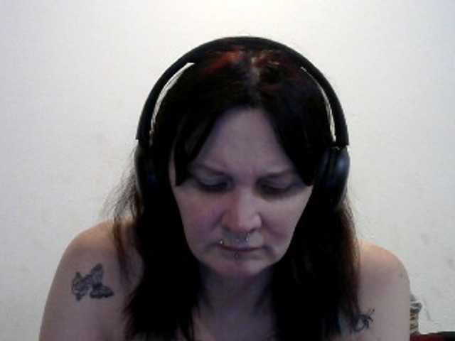 hotmodel1984 live cam preview