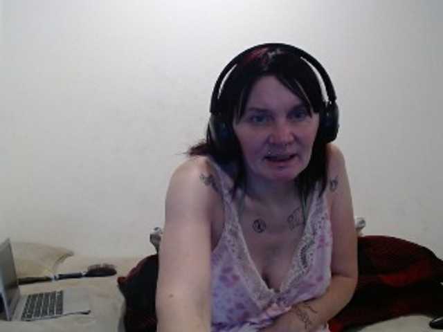 hotmodel1984 live cam on BongaCams