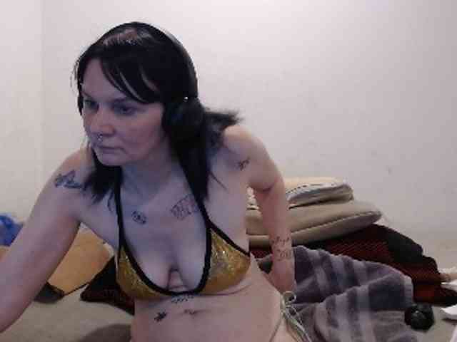 hotmodel1984 webcam